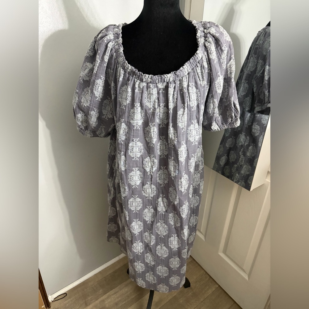 Wonderly Women's Puff-Sleeve Scoop Neck Dress in Light Gray Floral. Sz 1X